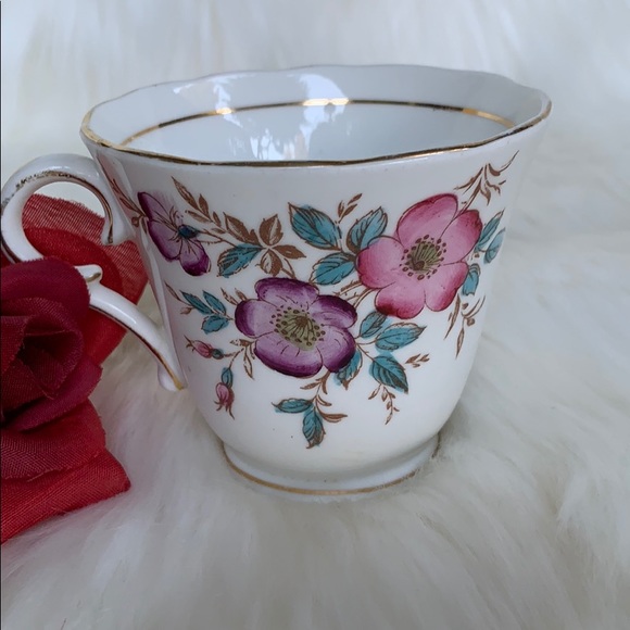 ❗️DONATED❗️ VINTAGE- COLCLOUGH CHINA TEA CUP - Picture 3 of 7